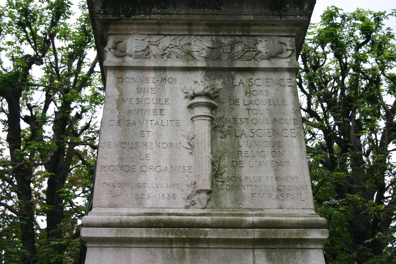 François-Vincent Raspail's mutilated monument, Paris (5).JPG